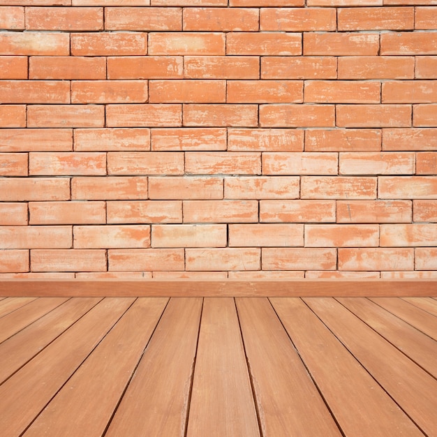 Betonmauer und Holzboden für Text und Hintergrund.