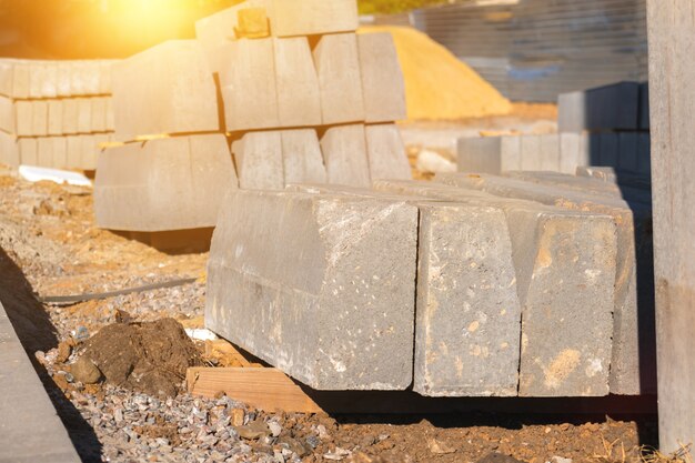 Foto betonplatten für die nahaufnahme der baustelle. baumaterial hintergrundfoto