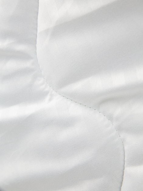 Bettwäsche Kissen und Decke aus gestepptem Stoff mit Näh- und Verarbeitungsmerkmalen