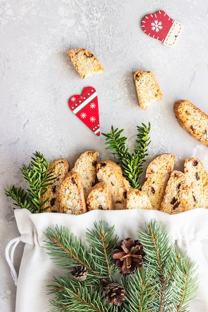 Beutel mit Biscotti mit Haselnüssen