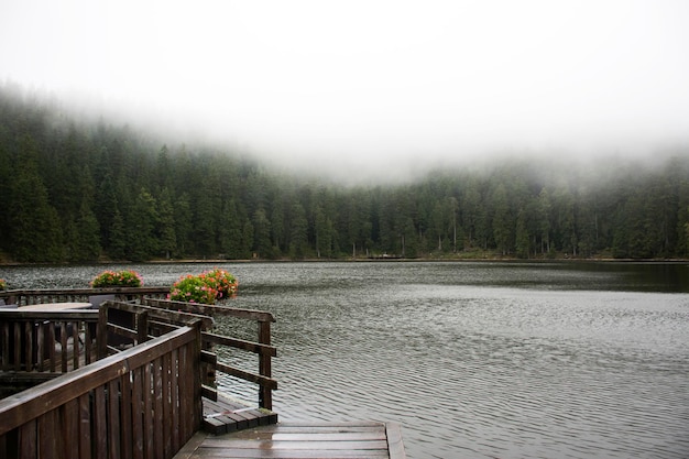 Bewegung des Wassers des Mummelsees bei Regen im Schwarzwald oder Schwarzwald in Badenwürttemberg Stuttgart Deutschland