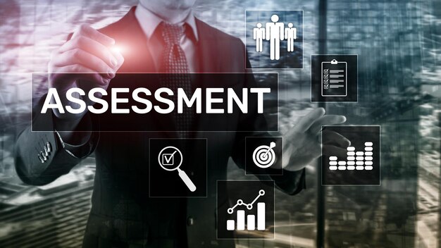 Bewertung Auswertung Maßnahme Analytik Analyse Geschäfts- und Technologiekonzept auf verschwommenem Hintergrund