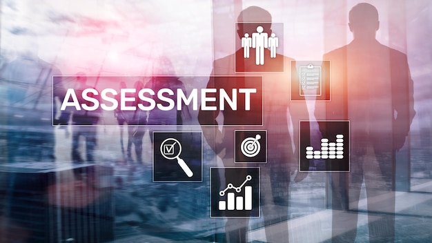 Bewertung Auswertung Maßnahme Analytik Analyse Geschäfts- und Technologiekonzept auf verschwommenem Hintergrund