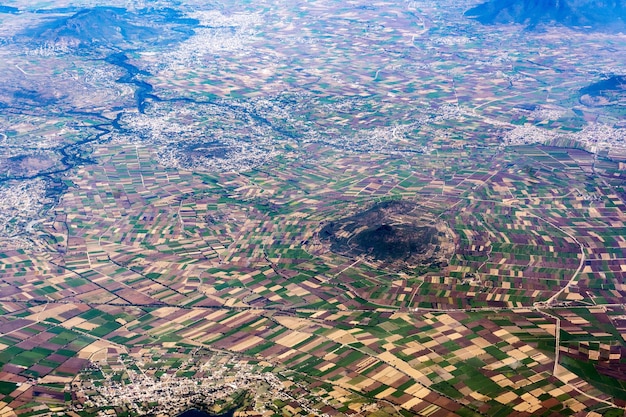 Bewirtschaftete Felder in der Nähe von Mexiko City Luftbild Stadtbild Panorama