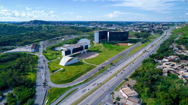 BH Minas Gerais Brasil 12 2022 Vista aérea de la Administración de la Ciudad Gobierno del estado de Minas Gerais Proyecto Arquitecto brasileño Oscar Niemeyer Administración Vista de la ciudad en un hermoso día