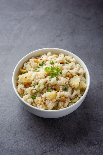 Bhagar jejum indiano ou receita de comida upwas feita com grãos de arroz de milho barnyad ou sanwa samwa