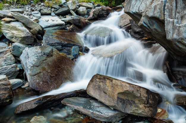 Bhagsu cascada en Bhagsu, Himachal Pradesh, India