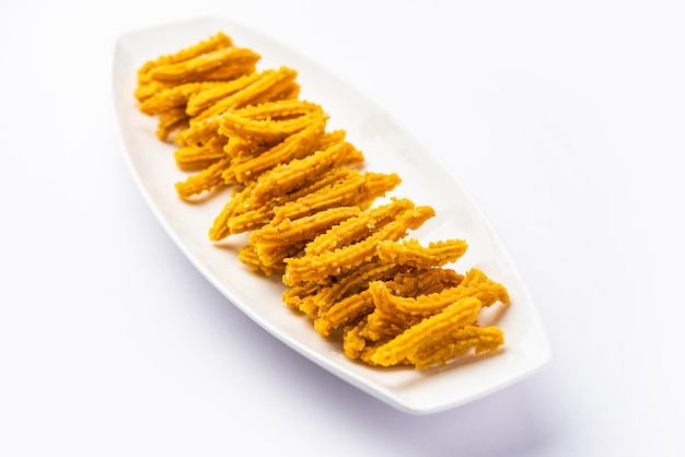 Bhajni Chakli-Sticks oder knuspriger Murukku-Snack, der mit dem beliebten Munching-Food des Diwali-Festivals hergestellt wird