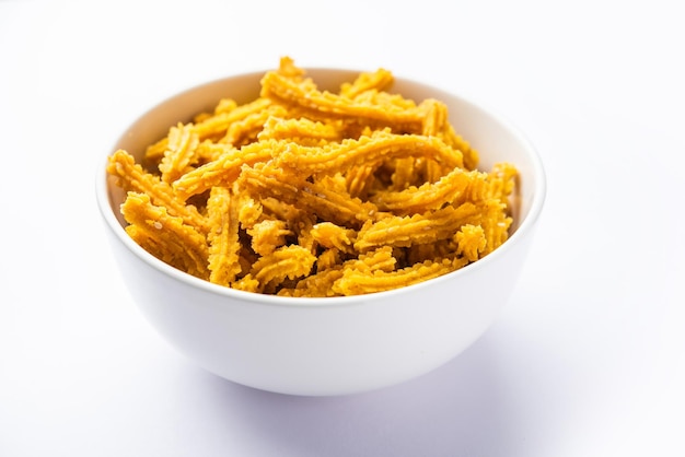 Bhajni Chakli-Sticks oder knuspriger Murukku-Snack, der mit dem beliebten Munching-Food des Diwali-Festivals hergestellt wird