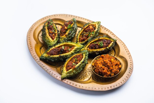 Bharwa Karela Masala Fry oder gefüllte Bittermelone Rezept