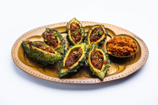 Bharwa Karela Masala Fry oder gefüllte Bittermelone Rezept