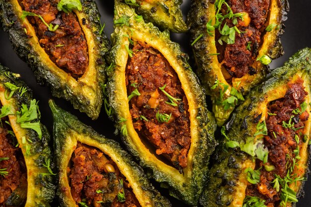 Bharwa Karela Masala Fry oder gefüllte Bittermelone Rezept