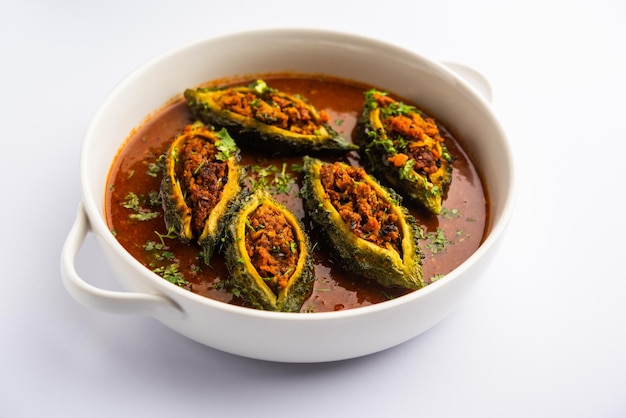 Bharwa karela masala ou receita de curry de melão amargo recheado