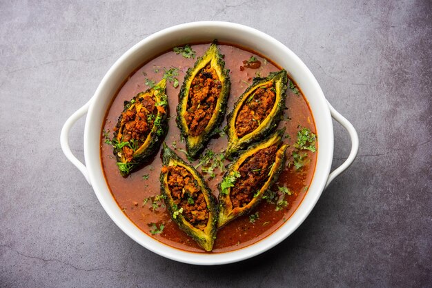 Bharwa Karela masala ou receita de curry de melão amargo recheado