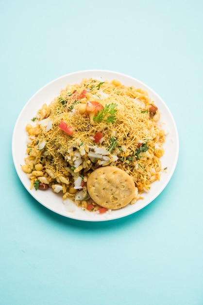 Bhel Puri es un bocadillo salado o artículo Chaat de la India