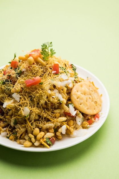 Bhel Puri ist ein herzhafter Snack oder Chaat-Artikel aus Indien