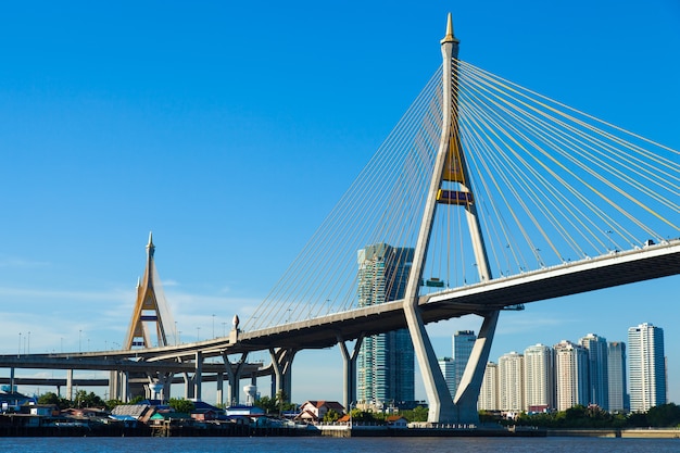 Bhumibol-Brücke.