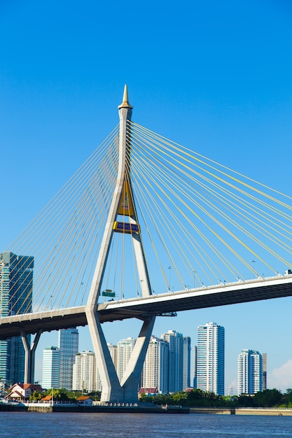 Bhumibol-Brücke.