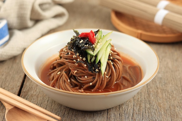 Bibim Guksu Soba Fideos Sopa Fría De Fideos Alforfón