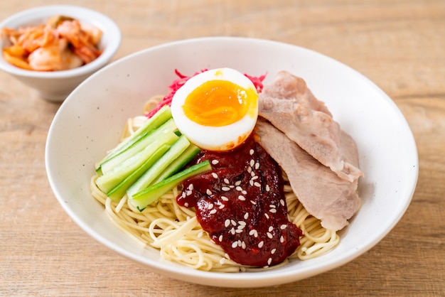 bibim naengmyeon - fideos fríos coreanos