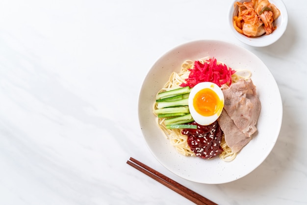 bibim naengmyeon - fideos fríos coreanos