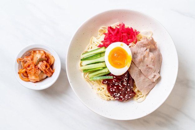 bibim naengmyeon - macarrão frio coreano