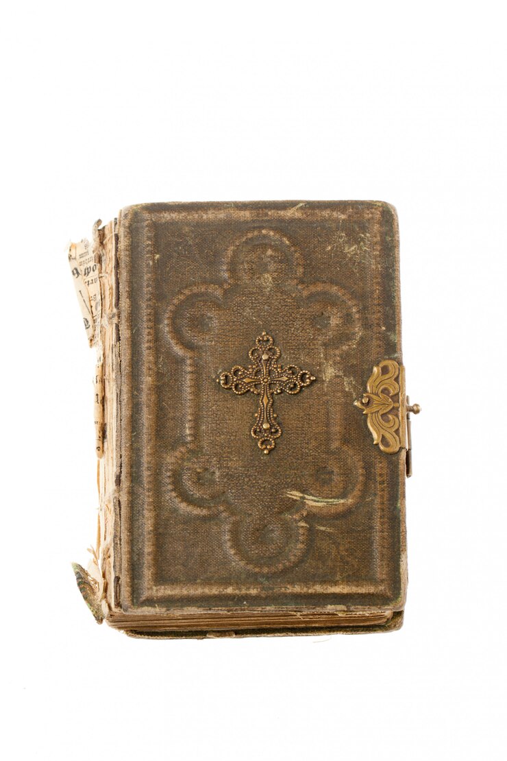 Foto biblia vieja aislada