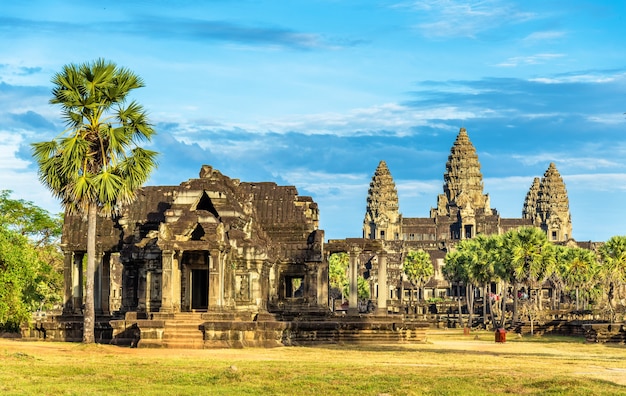 Biblioteca antigua en el templo de Angkor Wat, Camboya