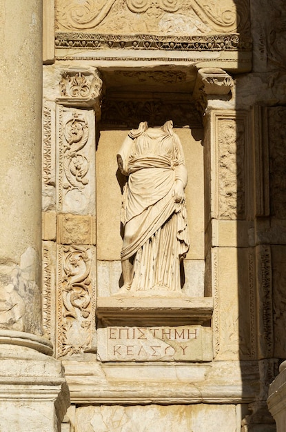 Biblioteca Celsus em Éfeso Izmir Turquia Estátua de mármore Sophia ruínas da antiga cidade antiga