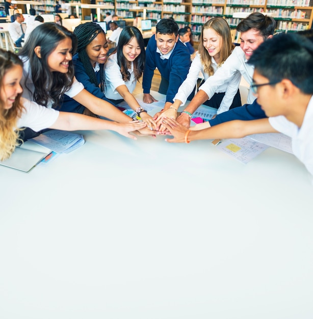 Biblioteca educativa del estudiante concepto de trabajo en equipo