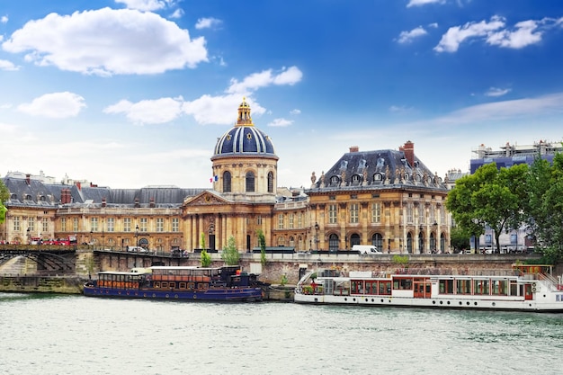 Biblioteca Mazarin cerca del paseo marítimo del Sena ParisFrance