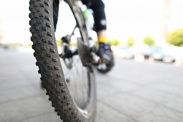 Bicicleta hombre de fondo. Equipo de deporte.