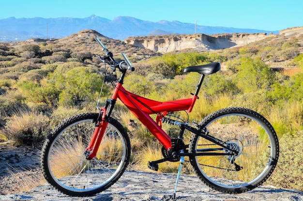 Bicicleta de montaña de doble suspensión