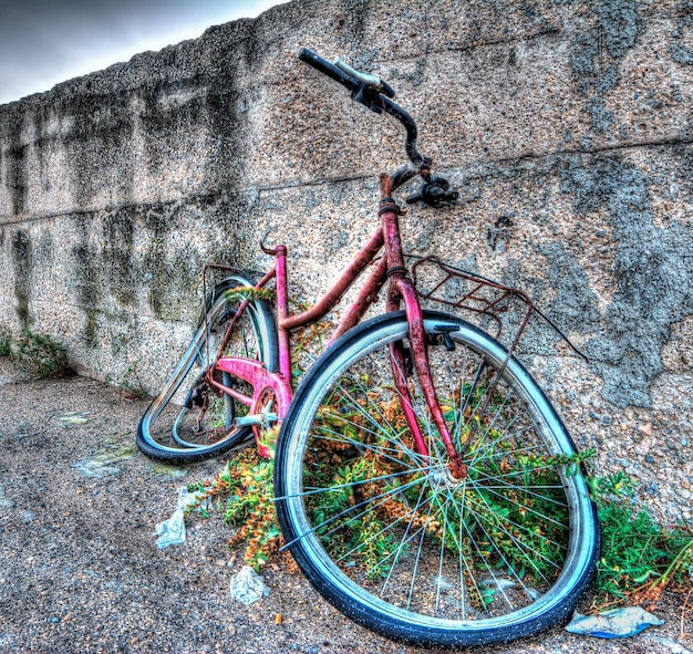 Bicicleta quebrada em tom hdr