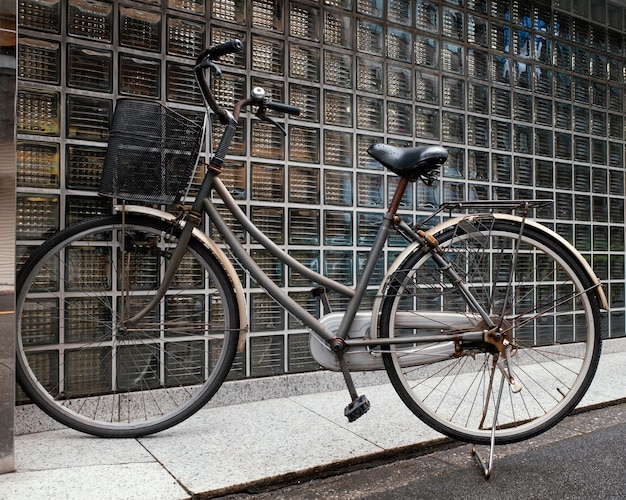 Foto bicicleta vintage con canasta