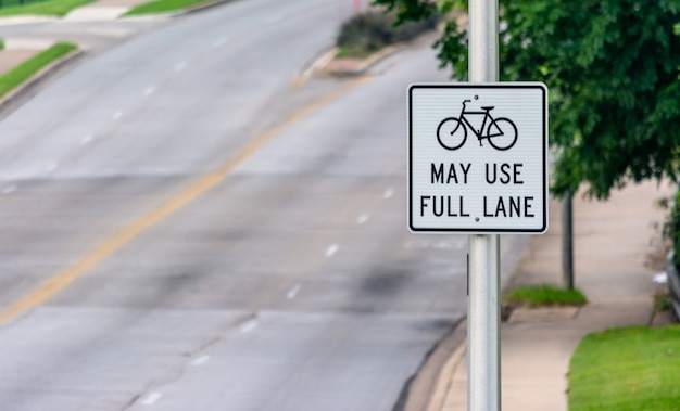 Foto las bicicletas pueden usar el carril completo