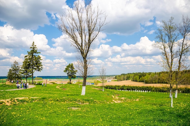 BIELORRUSIA MINSK. En el centro histórico y cultural Línea de Stalin. Día de la victoria el 09 de mayo