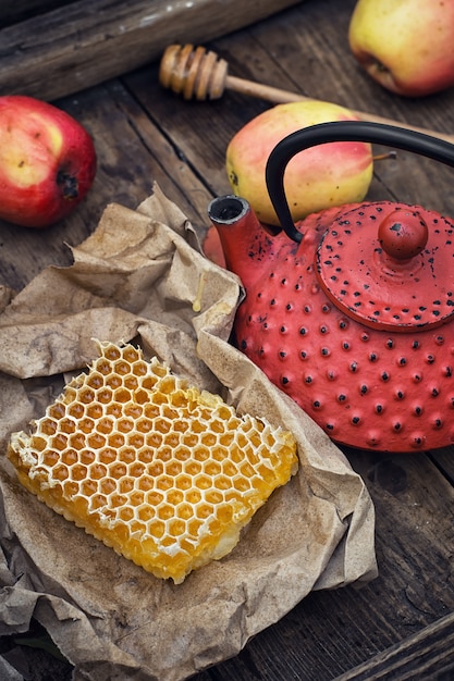 Bienenwabe auf Blatt Papier