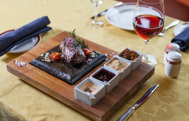 bife cozido em um restaurante