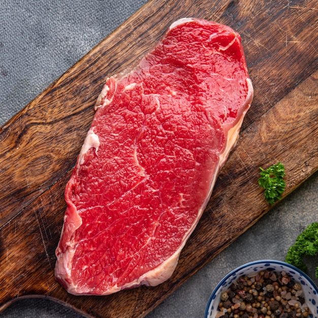 bife de carne crua refeição de carne fresca comida lanche na mesa cópia espaço fundo de comida rústica vista superior