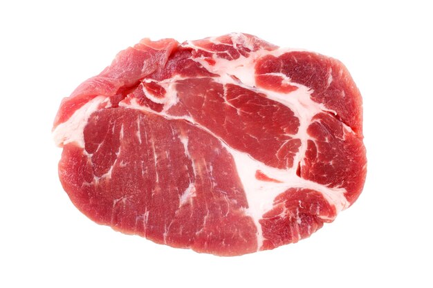 Bife de carne de pescoço de porco cru fresco isolado no fundo branco