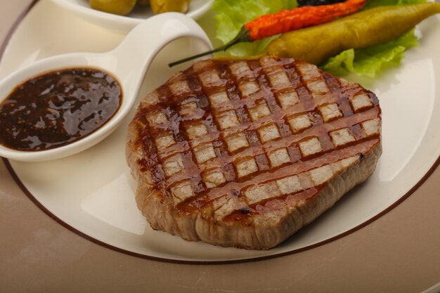 Bife de carne grelhado