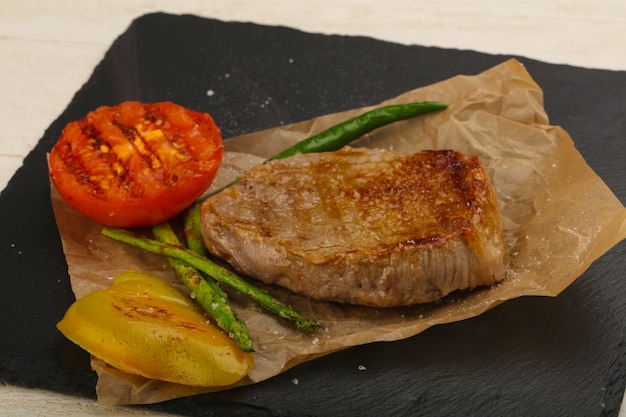 Bife de carne grelhado