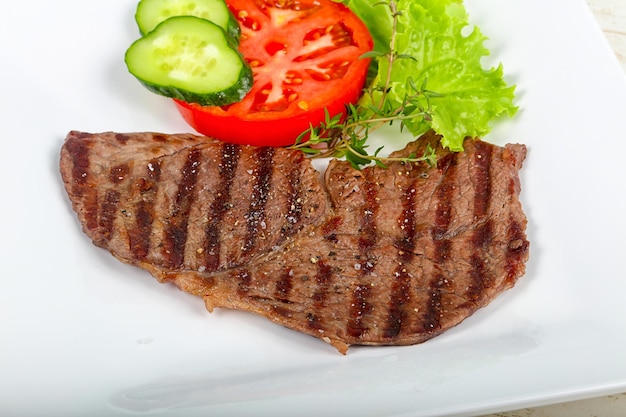 Bife de carne grelhado