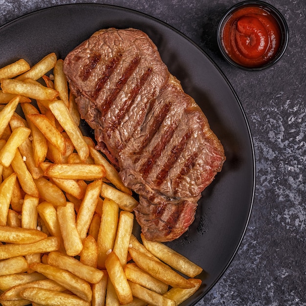 Bife de churrasco com batata frita