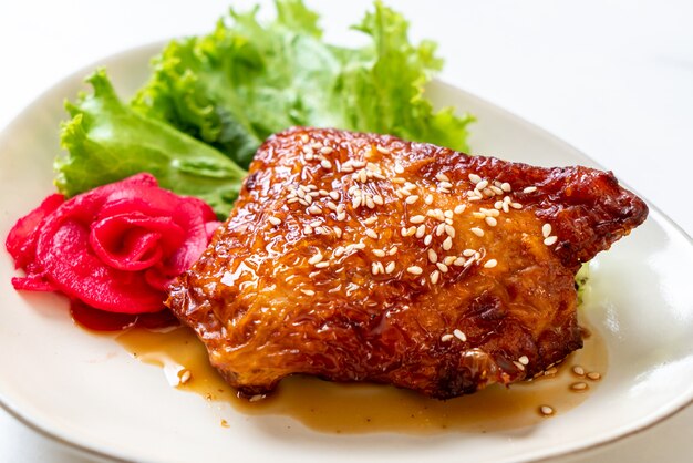 Bife de frango grelhado com molho teriyaki