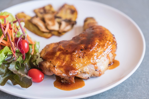 bife de frango grelhado com molho teriyaki