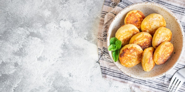 Bife de peixe carpa prateada crua pronta para cozinhar lanche refeição vegetariana saudável