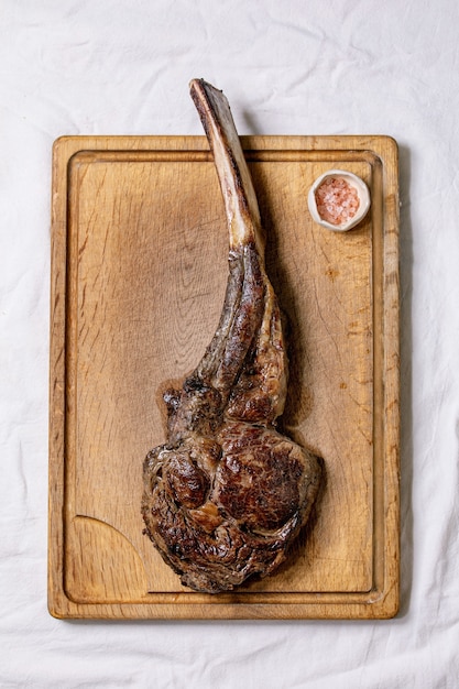 Bife de tomahawk grelhado