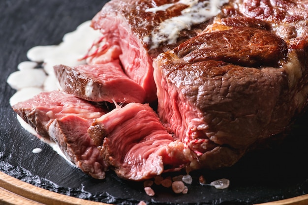 Bife de tomahawk grelhado